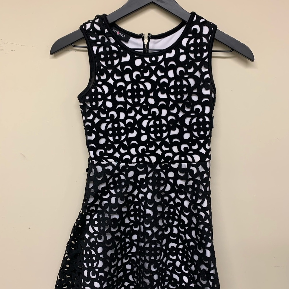 Girls’ black and white dress, size 8, by Amy Byer.